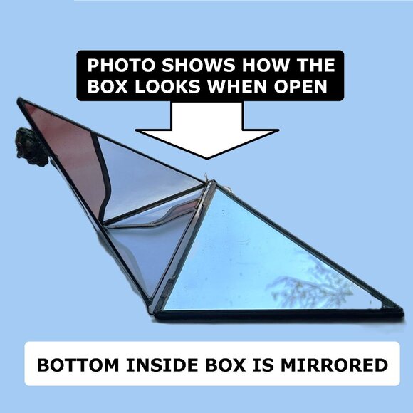 Vintage Glass Trinket Box signed by artist, Triangular PYRAMID leaded glass box - Picture 9 of 16